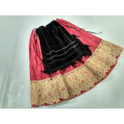 Antiguo delantal de terciopelo y abalorios