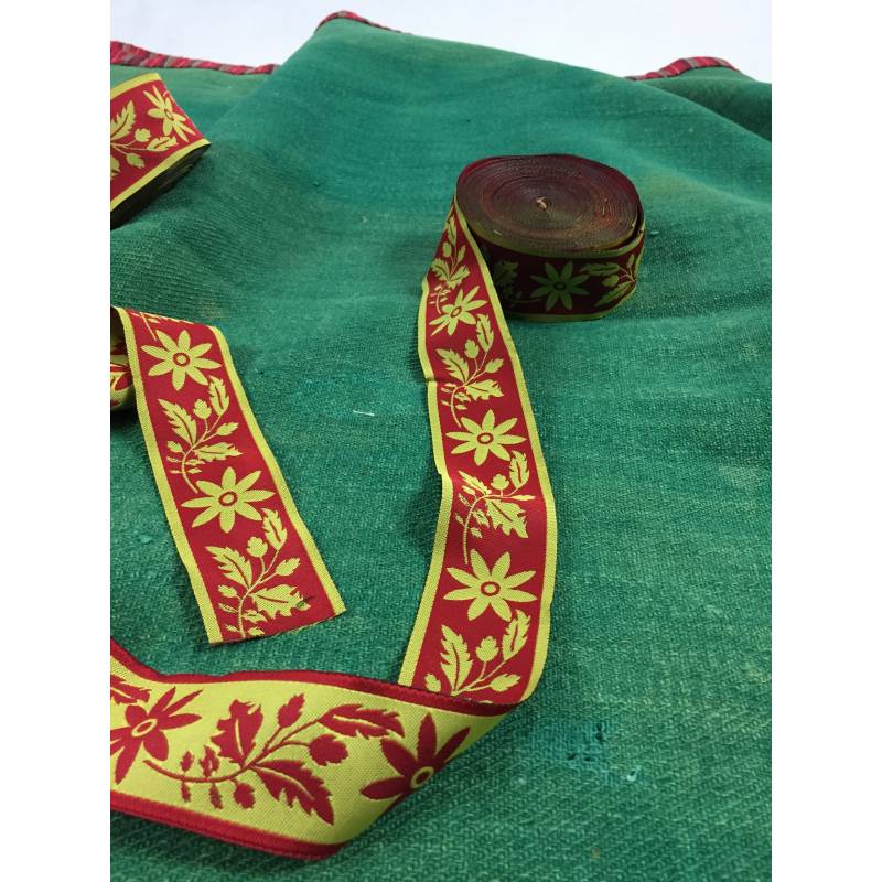 Cinta modelo bellotas. 4 cm rojo intenso