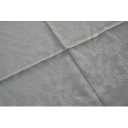 Pañuelo de seda brocado.