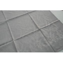 Pañuelo de seda brocado.