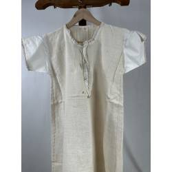 Antigua camisa de cáñamo