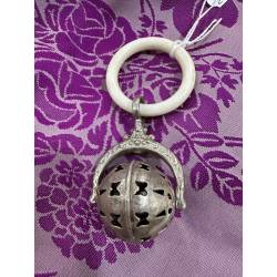 Antiguo sonajero de plata