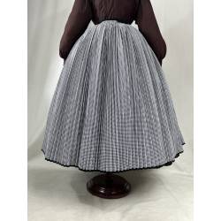 Saya de algodón plegada...