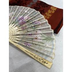 Antiguo abanico de hueso