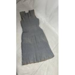 Antiguo refajo gris, de punto