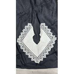 Antiguo babero de niño