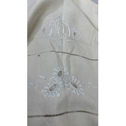 Antigua sábana de lino bordada