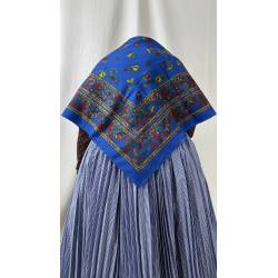 Pañuelo azul estampado. 116 cm