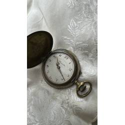 Antiguo reloj dorado
