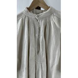 Antigua camisa de cáñamo