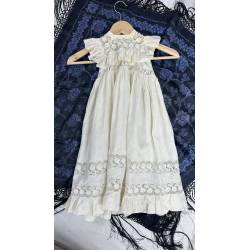 Antiguo vestido de niño