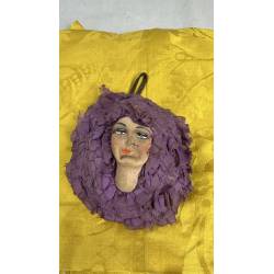 Antiguo alfiletero. Rostro...
