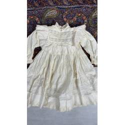 Vestido de niño, bordado