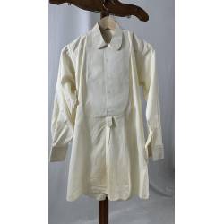 Antigua camisa con pechera...